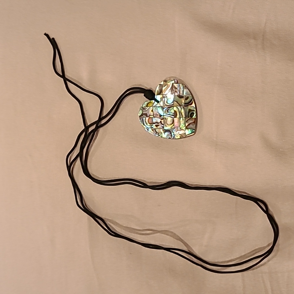 Abalone shell heart adjustable necklace - Picture 5 of 5